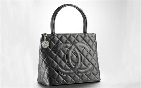 medaillon chanel|Throwback Thursday: The Chanel Medallion Tote.